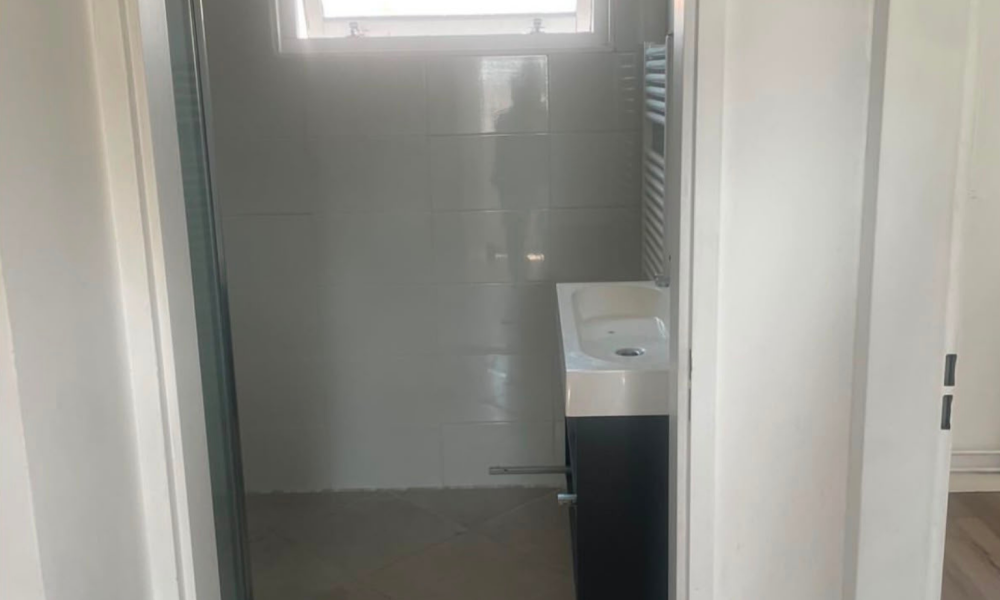 kleine-badkamer-renovatie-Amsterdam-na-01